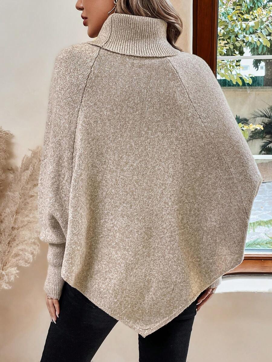 Alexis | Poncho-Sweater mit hohem Kragen und Fledermausärmeln, asymmetrischer Kabelstrick-Pullover