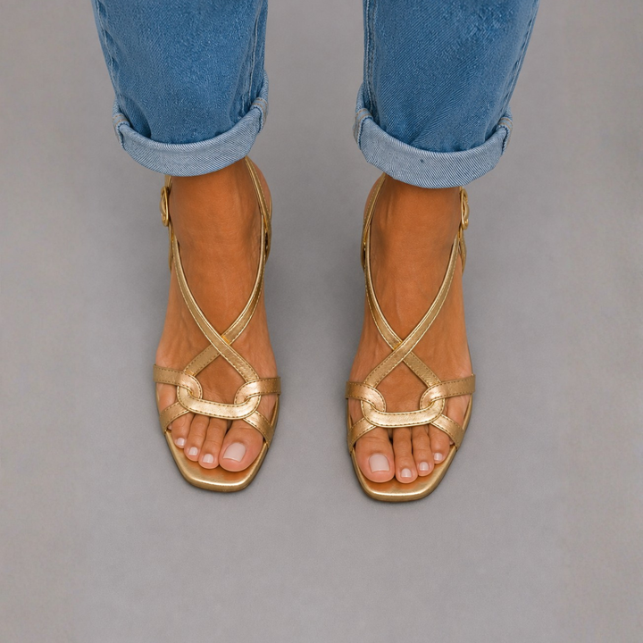 Soleil™ | Goldene Sandalen, Sommercharme