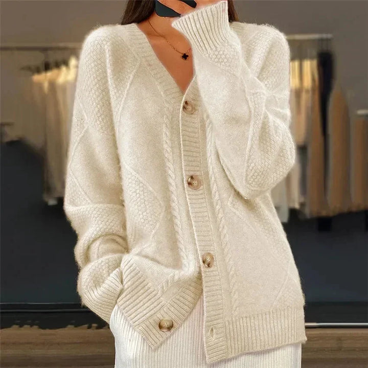 Aaliyah | Cardigan mit Knöpfen und V-Ausschnitt mit Rautenmuster, Alltags-Layer