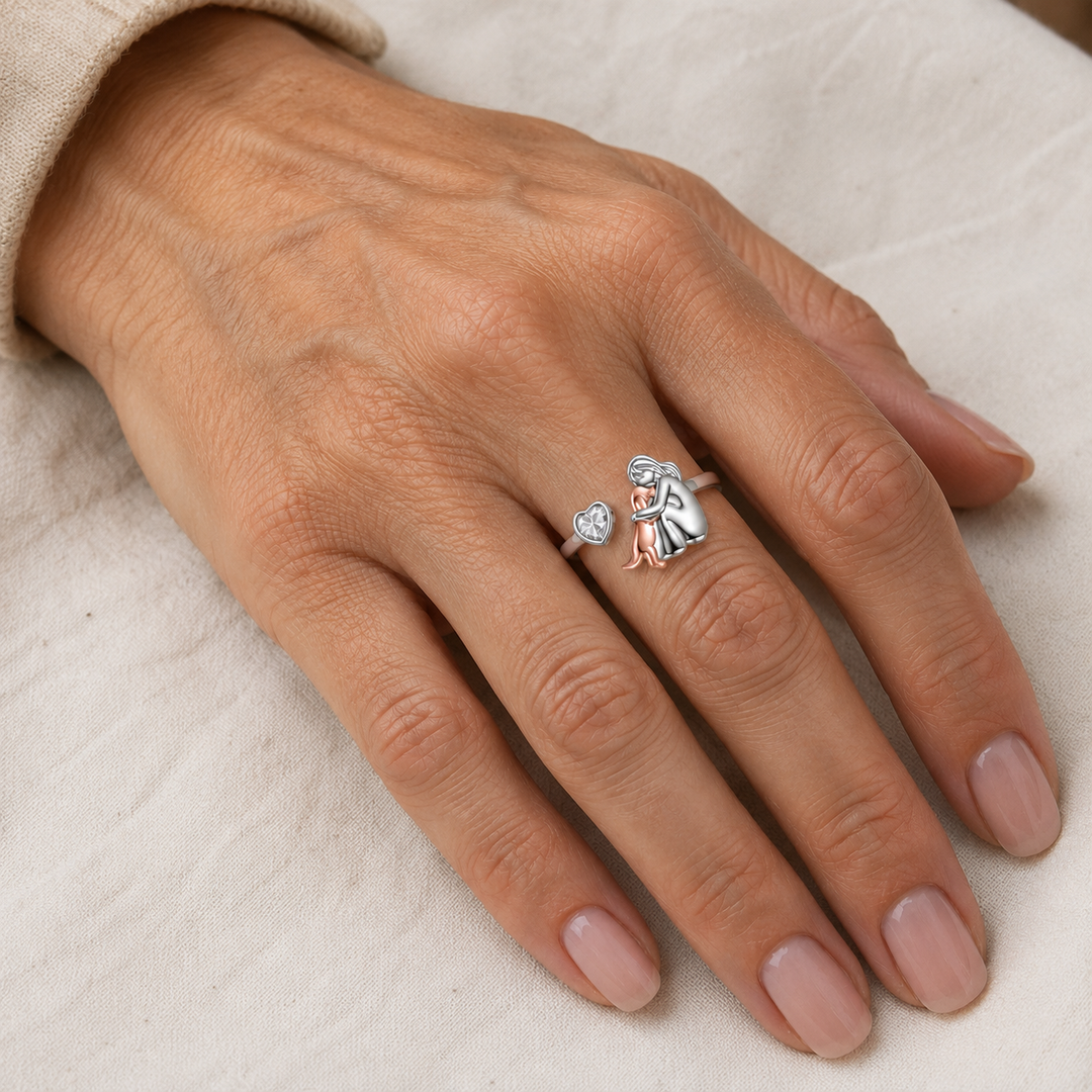 Die Ewige Umarmung — Verstellbarer Ring mit Gravur