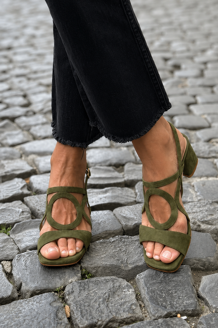 POPPY | Sandalen mit quadratischer Zehenpartie und Ausschnitten