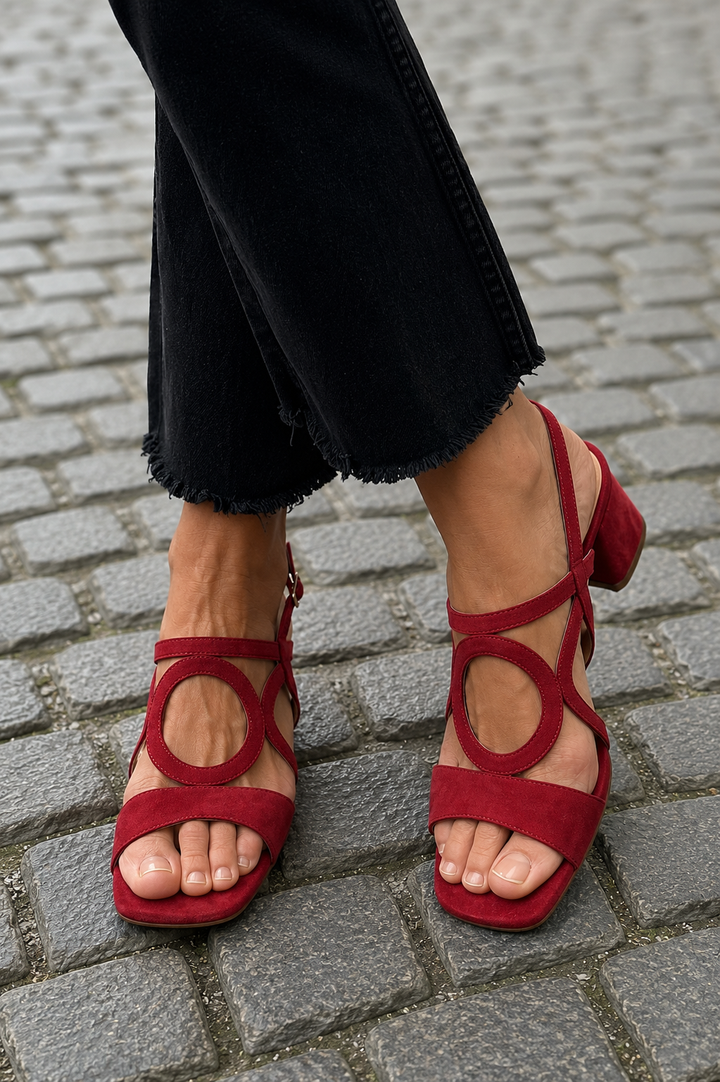 POPPY | Sandalen mit quadratischer Zehenpartie und Ausschnitten