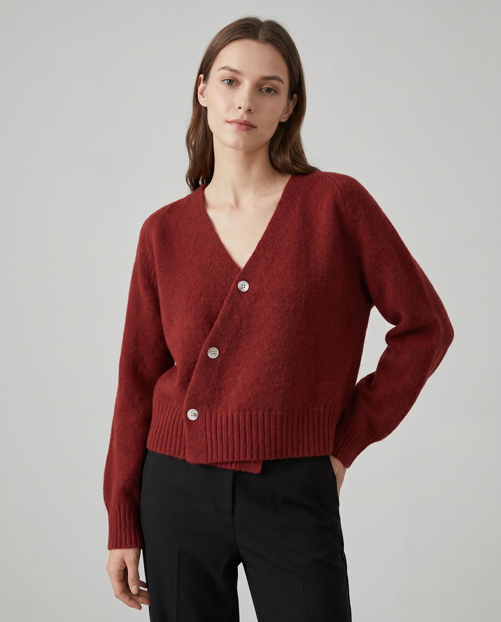 Estelle | V-Ausschnitt Cardigan mit Überkreuzknöpfen