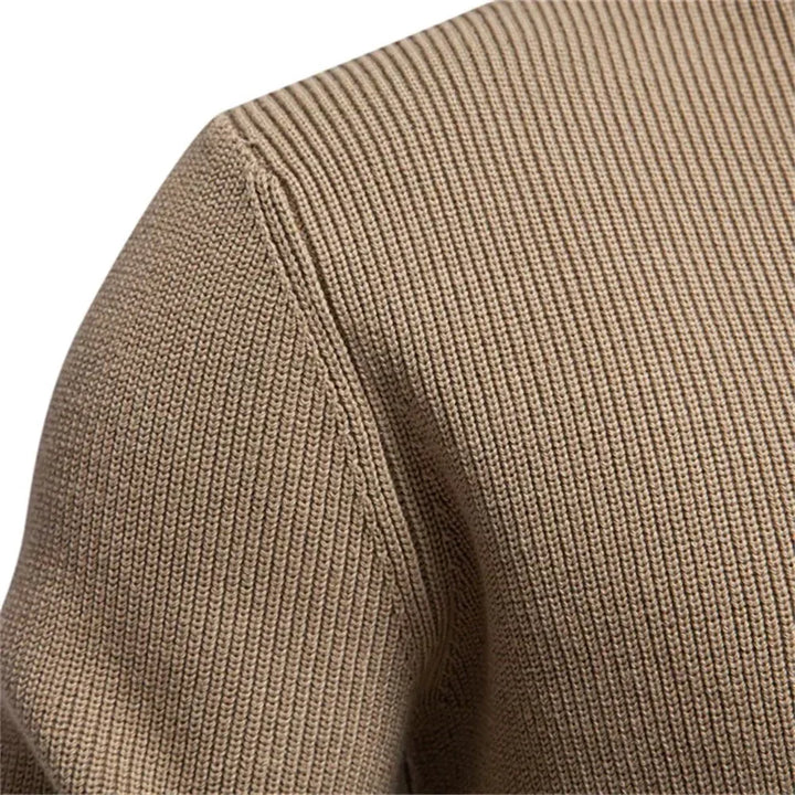 Konrad | Stylischer Herrenpullover mit Knopfdesign