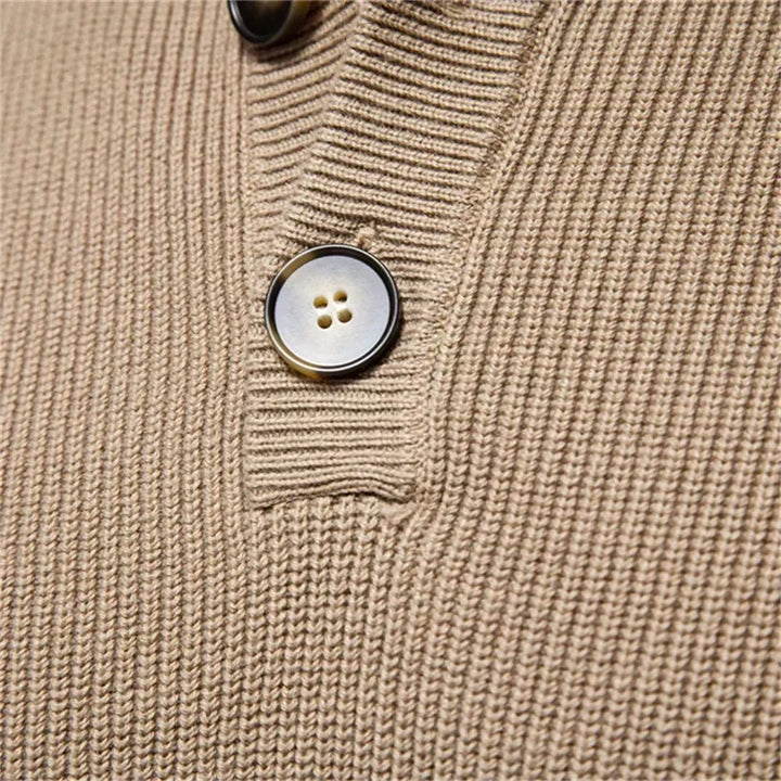 Konrad | Stylischer Herrenpullover mit Knopfdesign