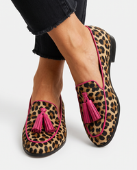 Mocassino Fiamma — Leopardo mit Fuchsia-Profilen und Quasten