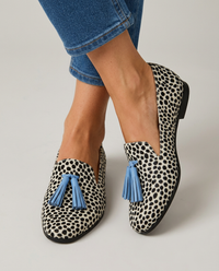 Mocassini Nadia — Weißer und Schwarzer Leoparden mit Blauen Quasten