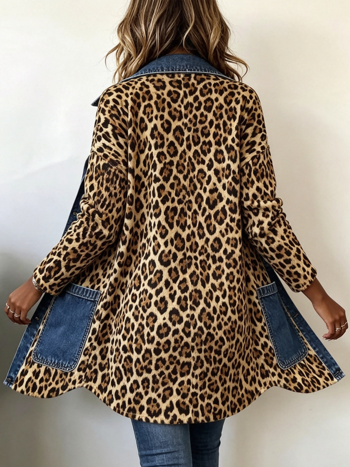 Lorena | Lange Jacke im Leopardenstil mit Jeans