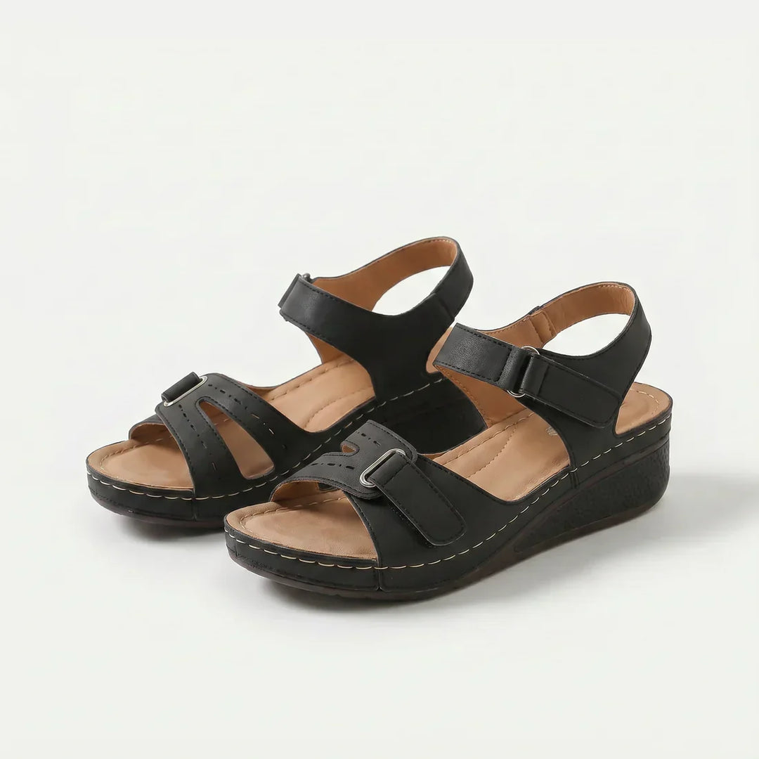 Bequeme orthopädische Sandalen mit Absatz